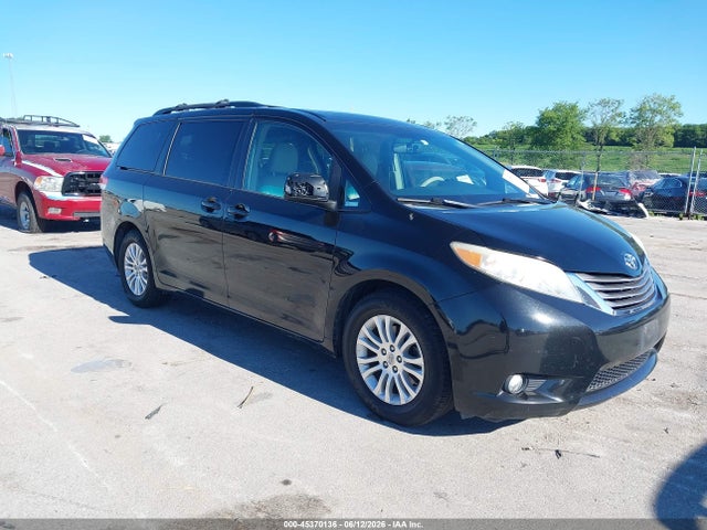 Salvage Toyota Sienna Image
