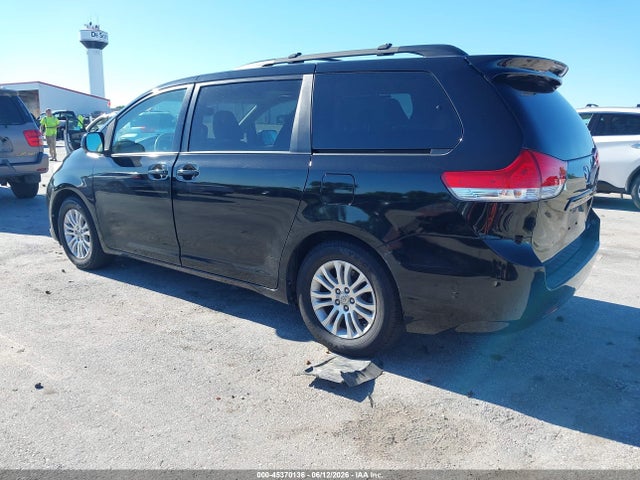 Toyota Sienna Xle V6 8 Passenger