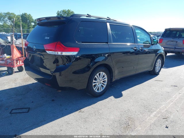 Toyota Sienna Xle V6 8 Passenger
