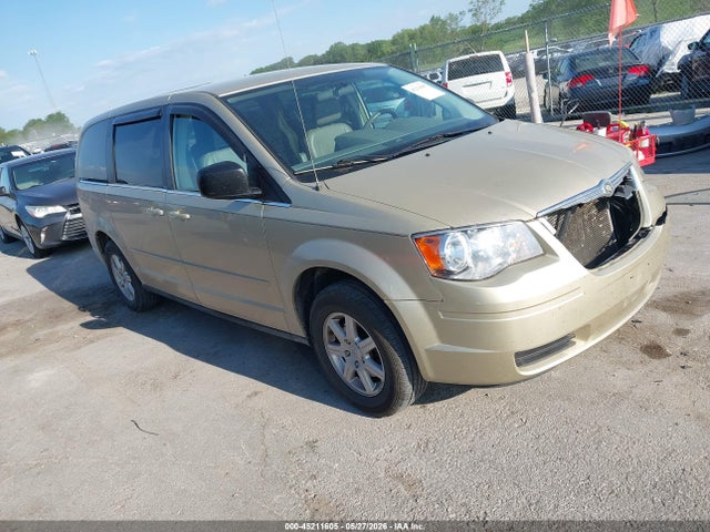 Salvage Chrysler Town & Country Image