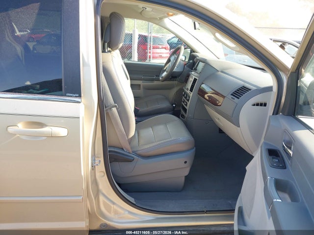 Chrysler Town & Country New Lx