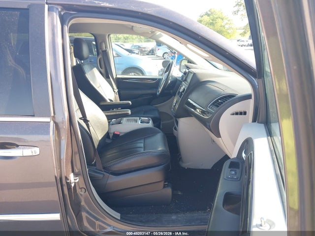 Chrysler Town & Country Touring
