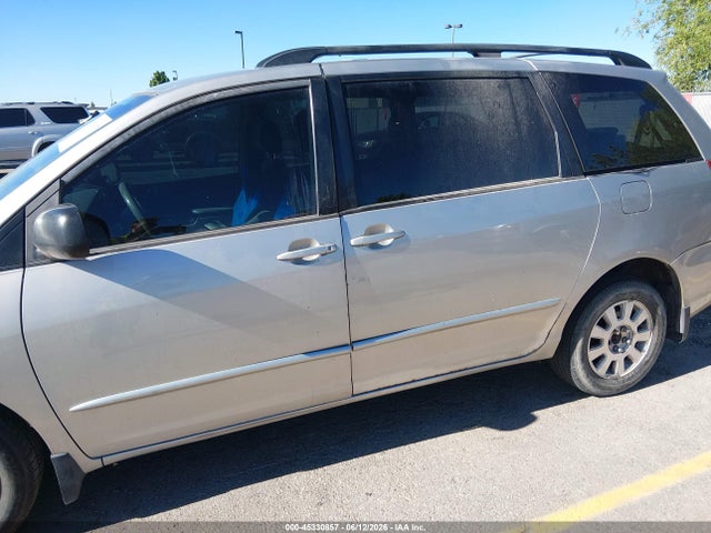 Toyota Sienna Le