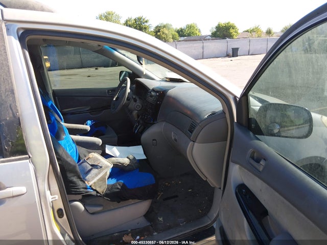 Toyota Sienna Le