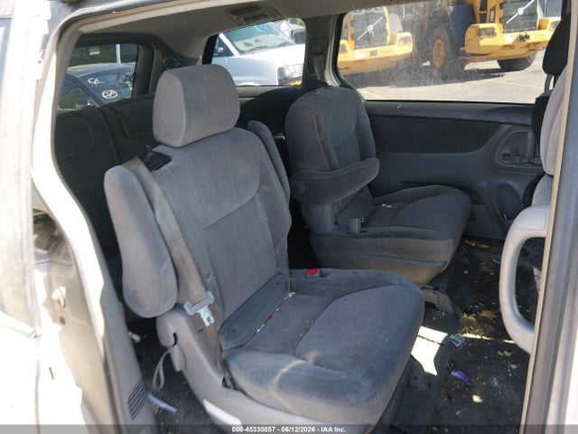 Toyota Sienna Le