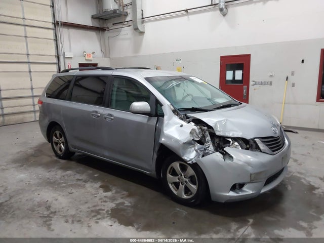Toyota Sienna Le V6 8 Passenger