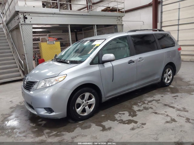 Toyota Sienna Le V6 8 Passenger
