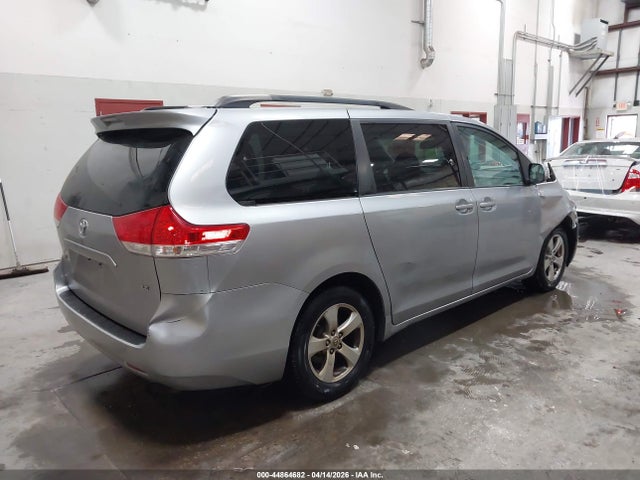 Toyota Sienna Le V6 8 Passenger