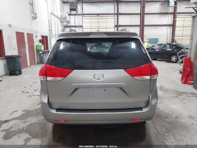 Toyota Sienna Le V6 8 Passenger