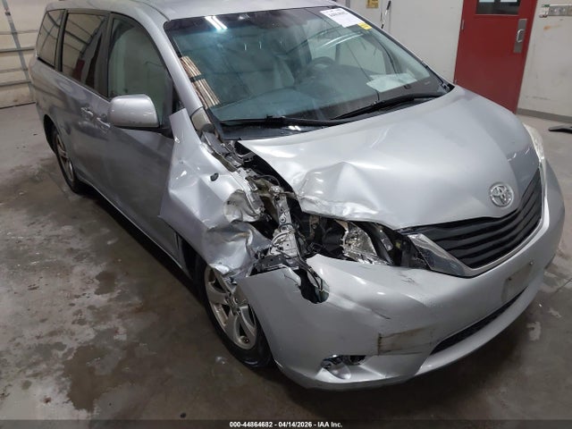 Toyota Sienna Le V6 8 Passenger