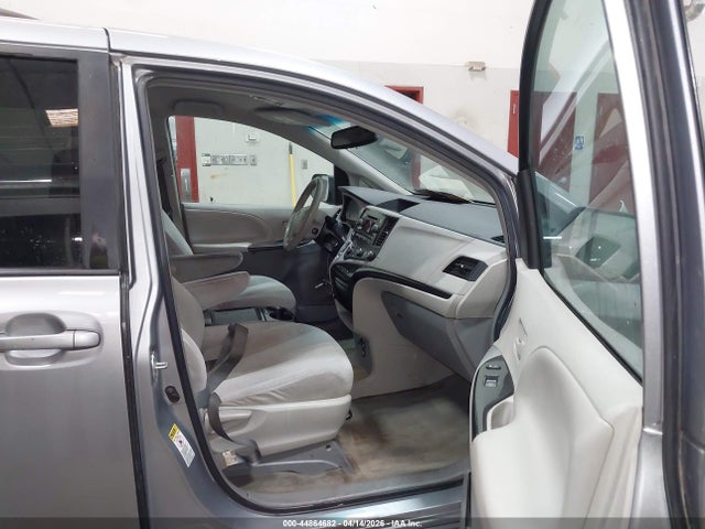 Toyota Sienna Le V6 8 Passenger