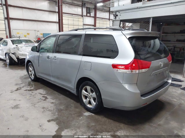Toyota Sienna Le V6 8 Passenger