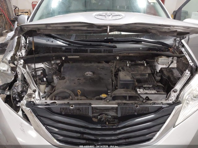 Toyota Sienna Le V6 8 Passenger