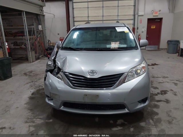 Toyota Sienna Le V6 8 Passenger
