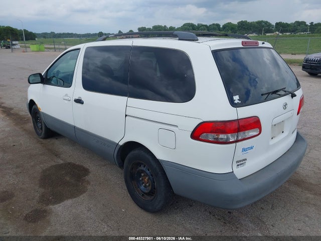 Toyota Sienna Le