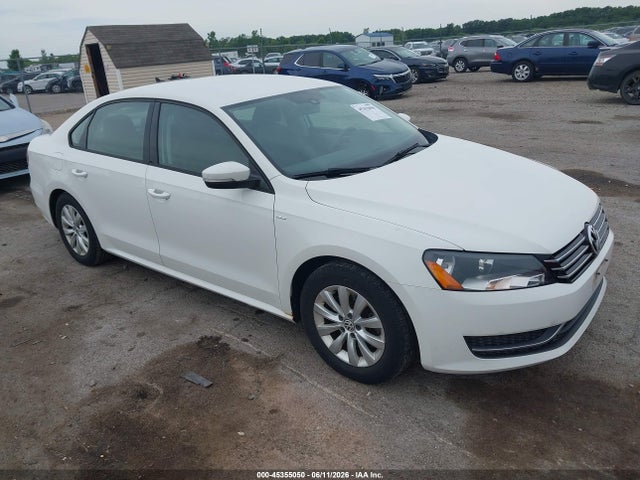 Salvage Volkswagen Passat Image