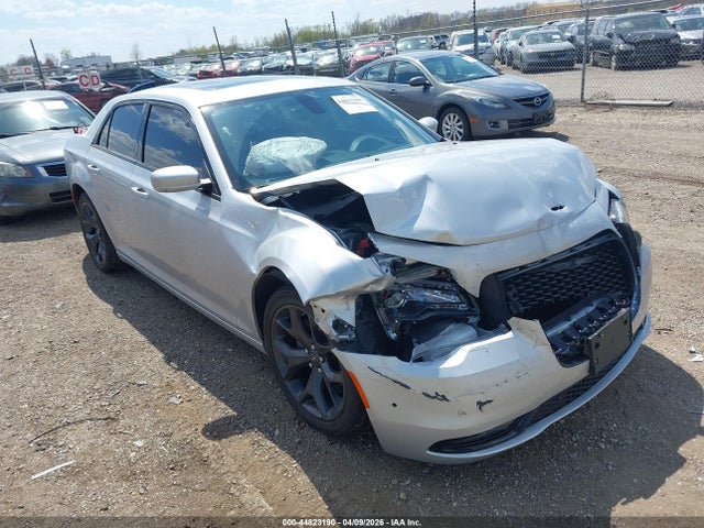 Salvage Chrysler 300 Image