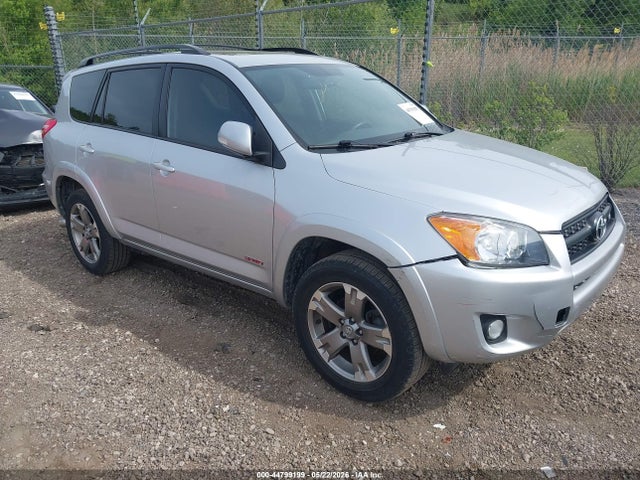 Salvage Toyota RAV4 Image