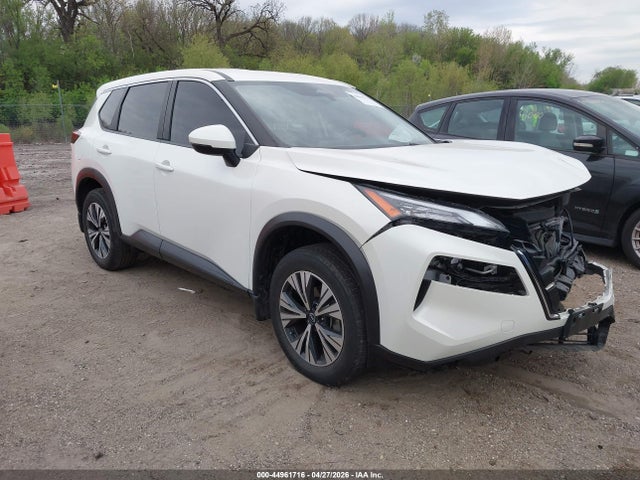 Salvage Nissan Rogue Image