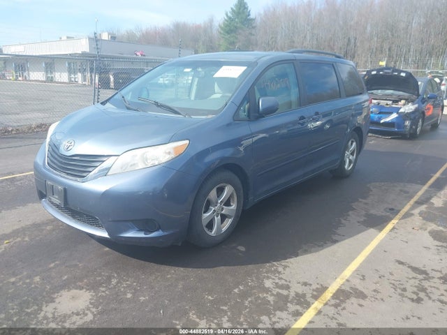 Toyota Sienna Le V6 8 Passenger