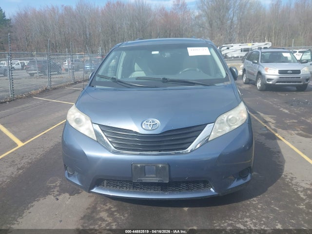 Toyota Sienna Le V6 8 Passenger