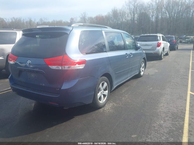 Toyota Sienna Le V6 8 Passenger