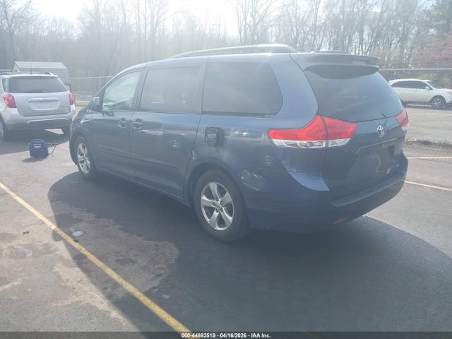 Toyota Sienna Le V6 8 Passenger