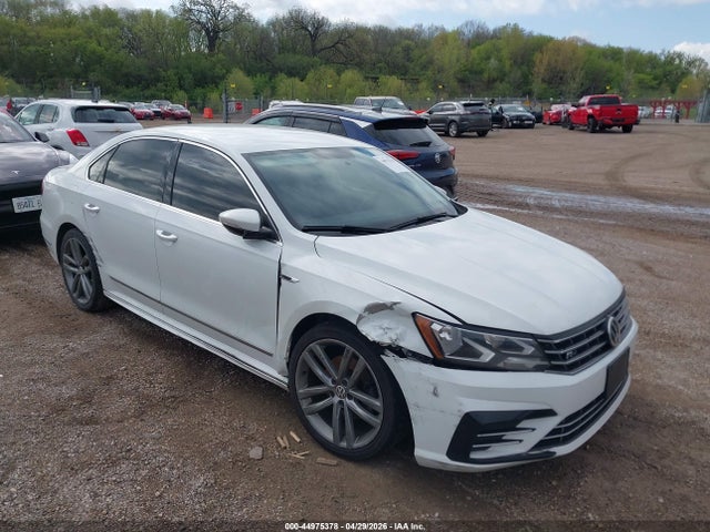 Salvage Volkswagen Passat Image