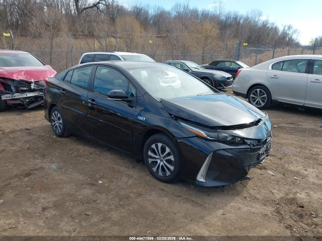 Salvage Toyota Prius Prime Image
