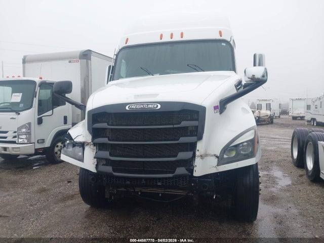Freightliner New Cascadia 126