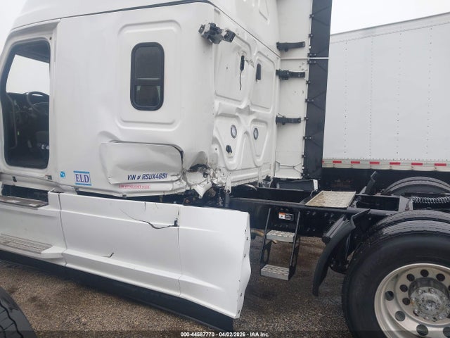 Freightliner New Cascadia 126
