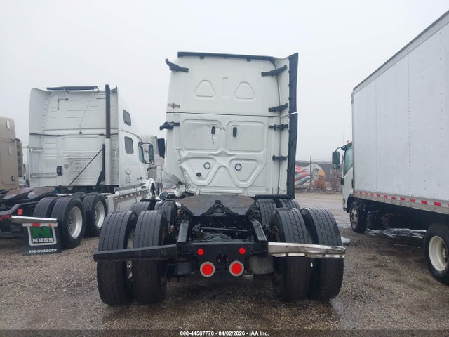 Freightliner New Cascadia 126