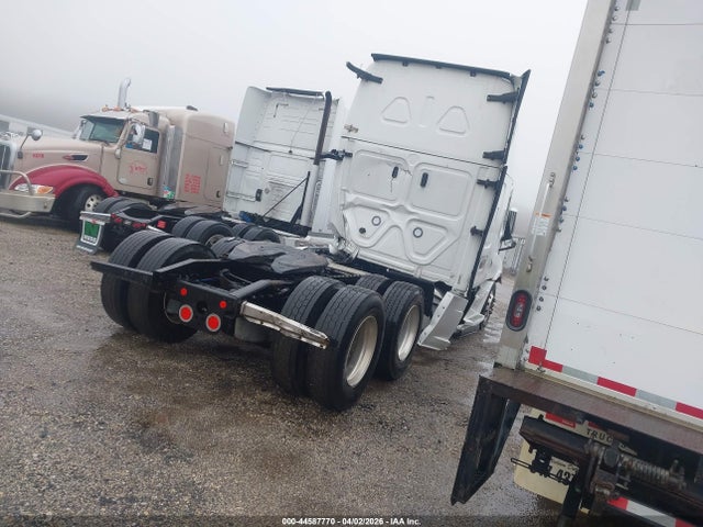 Freightliner New Cascadia 126