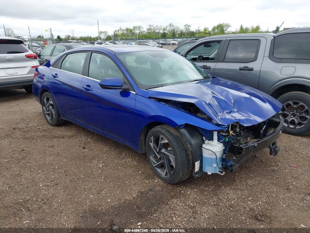 Salvage Hyundai ELANTRA Image