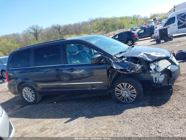 Chrysler Town & Country Touring-l