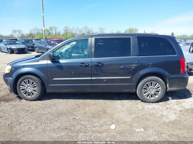 Chrysler Town & Country Touring-l