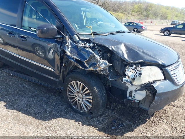 Chrysler Town & Country Touring-l