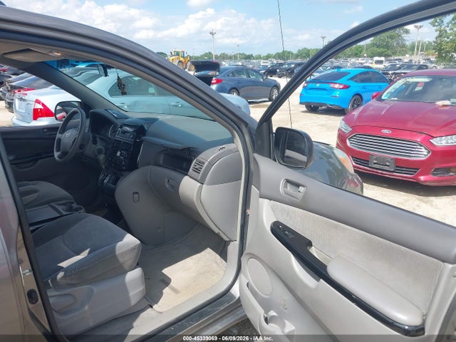 Toyota Sienna Le