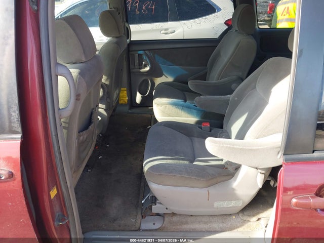 Toyota Sienna Le