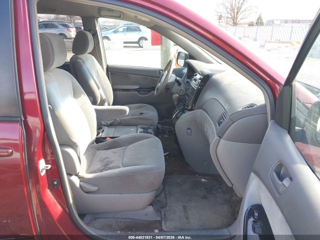Toyota Sienna Le