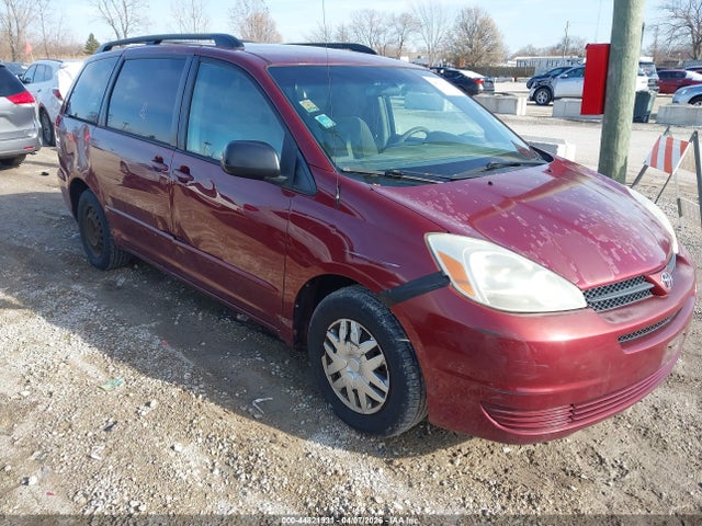 Salvage Toyota Sienna Image