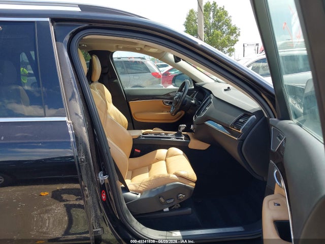 Volvo XC90 T6 Momentum