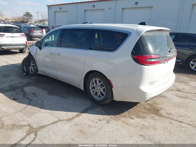 Chrysler Pacifica Touring L