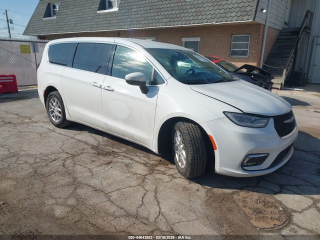 Salvage Chrysler Pacifica Image