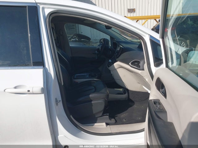 Chrysler Pacifica Touring L