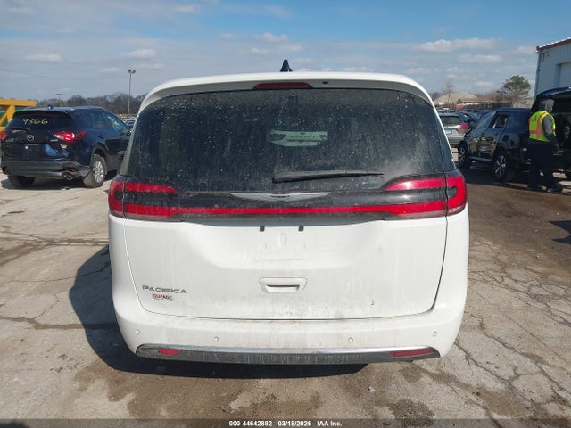 Chrysler Pacifica Touring L