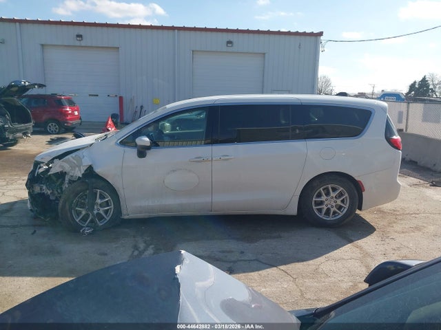 Chrysler Pacifica Touring L