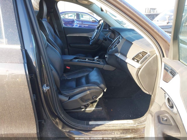 Volvo XC90 B6 Ultimate Bright Theme 6-seater