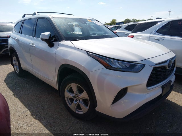 Salvage Toyota Highlander Image