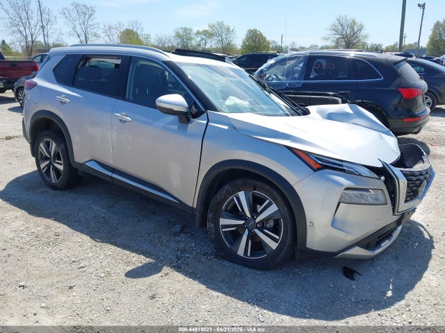 Salvage Nissan Rogue Image
